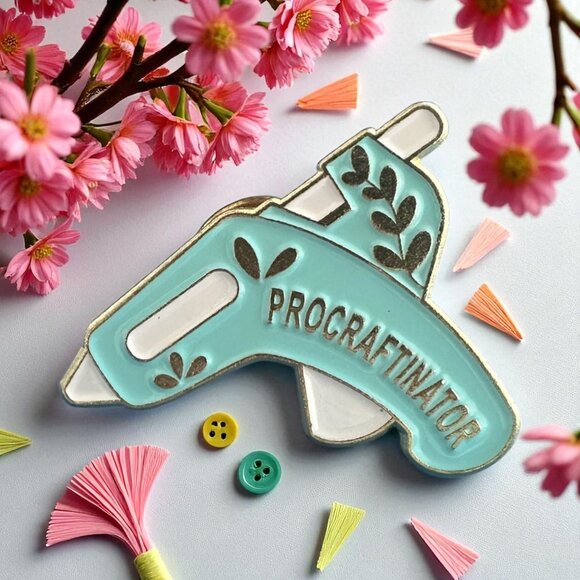 PROCRAFTINATOR Crafty Gluegun Enamel Pin NEW NWOT - Picture 1 of 4